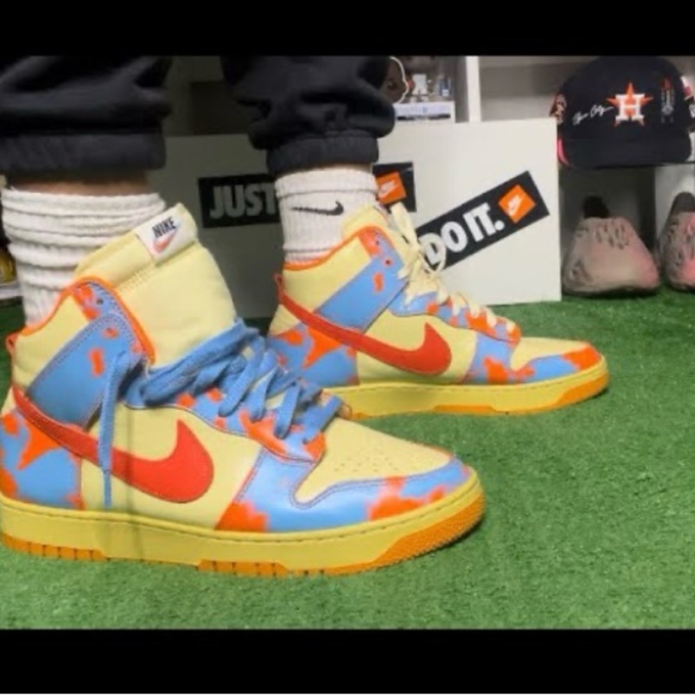Colorful High-Top Nike  Sneakers with Red Swoosh Woman’s Size 8.5